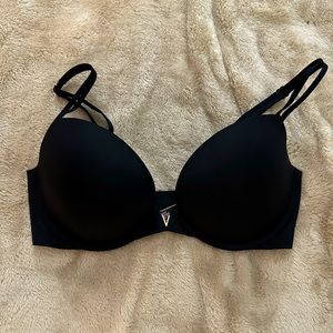 Like new 34D black push up bra Victoria Secret seamless